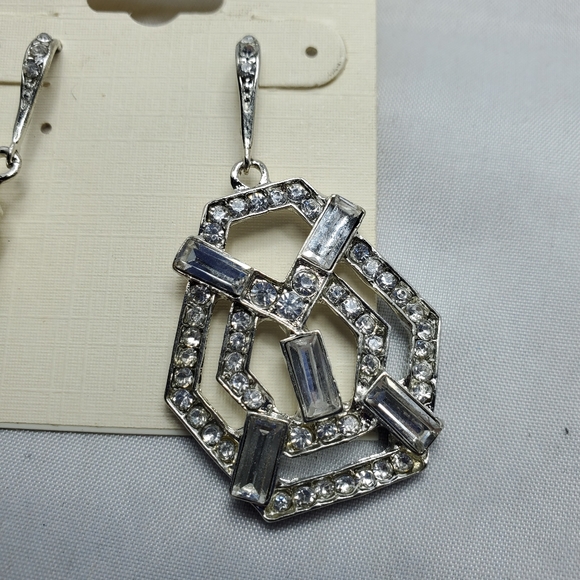 Mystique silver dangle earring with rhinestones - Picture 4 of 5